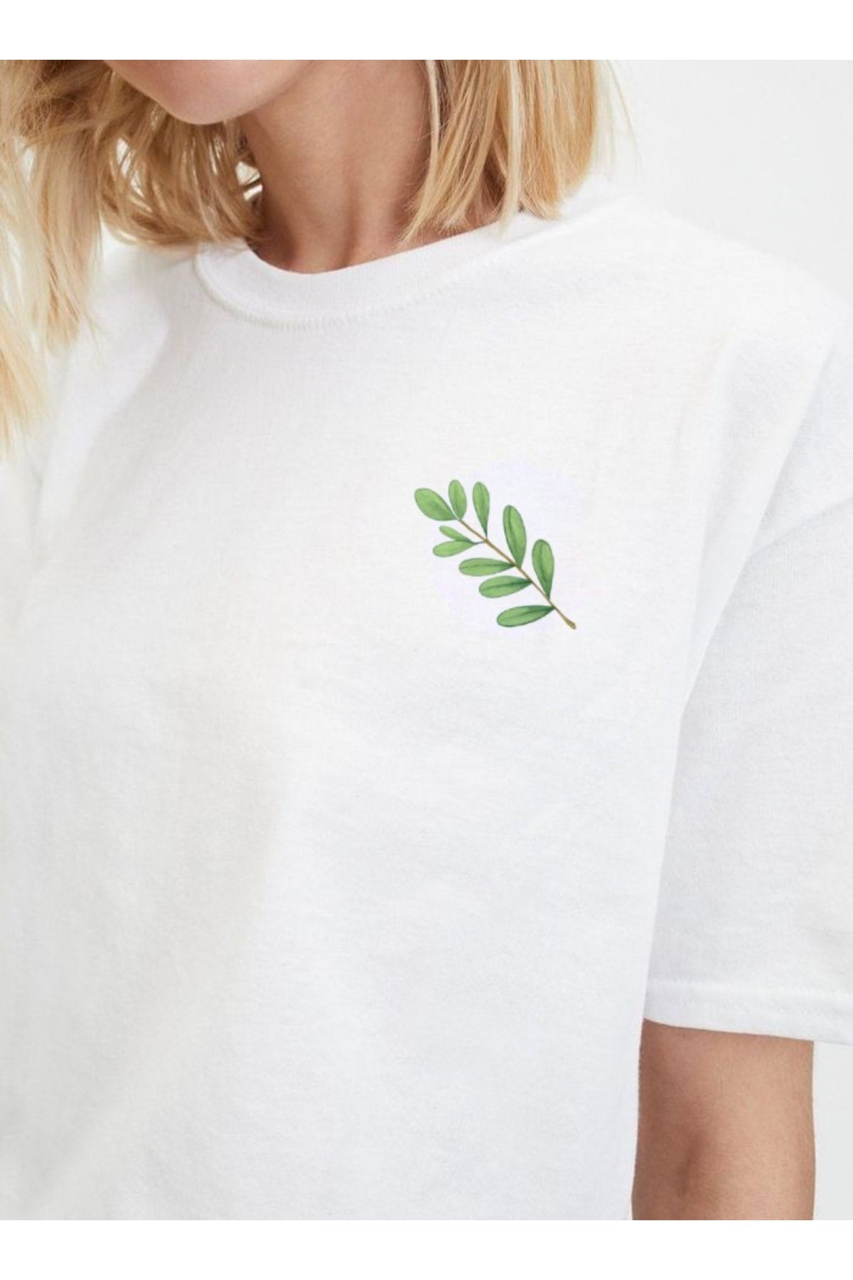Kadın Beyaz Oversize Tişört – %100 Pamuk Penye – Basic Baskılı – Rahat Kalıp Yazlık Basic T-shirt