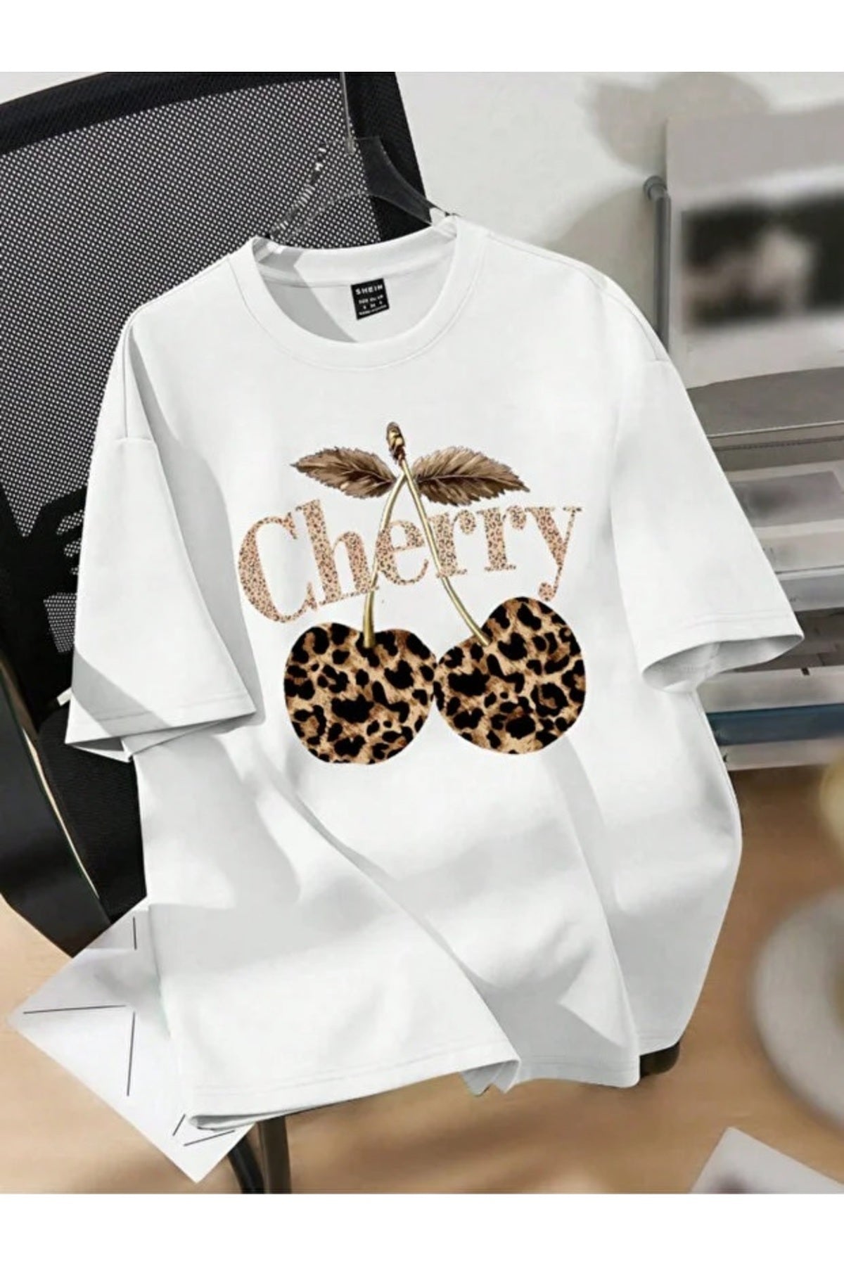 Kadın Cherry Baskılı Bisiklet Yaka Pamukt Oversize Yuvarlak Yakalı Beyaz T-shirt