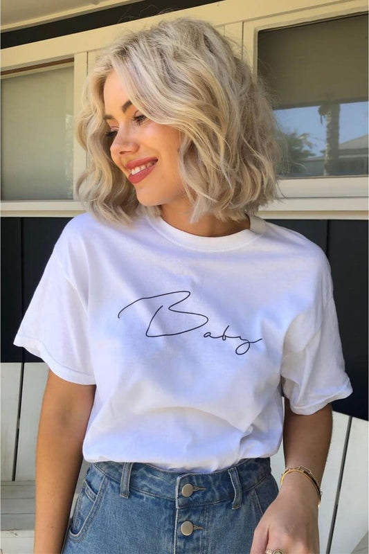 Kadın Beyaz Oversize Tişört – %100 Pamuk Penye – Baby Baskılı – Rahat Kalıp Yazlık Basic T-shirt