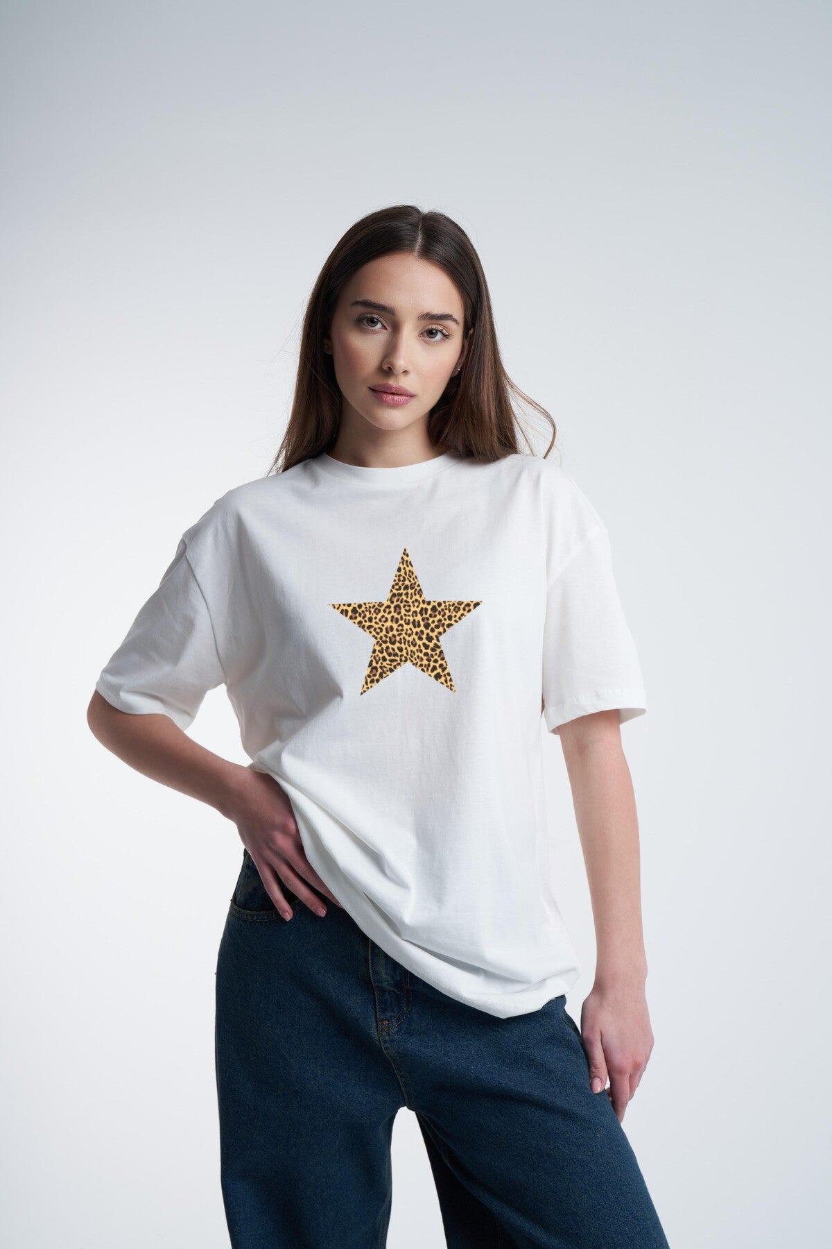Premium Kalite Pamuk Penye - Oversize Kadın Tişört – Yazlık – Leopar Yıldız Baskılı – Beyaz T-shirt