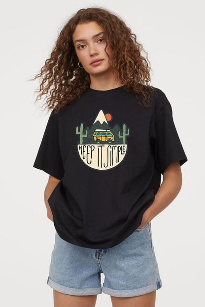 Kadın Siyah Oversize Tişört – %100 Pamuk Penye – Simple Baskılı – Rahat Kalıp Yazlık Basic T-shirt